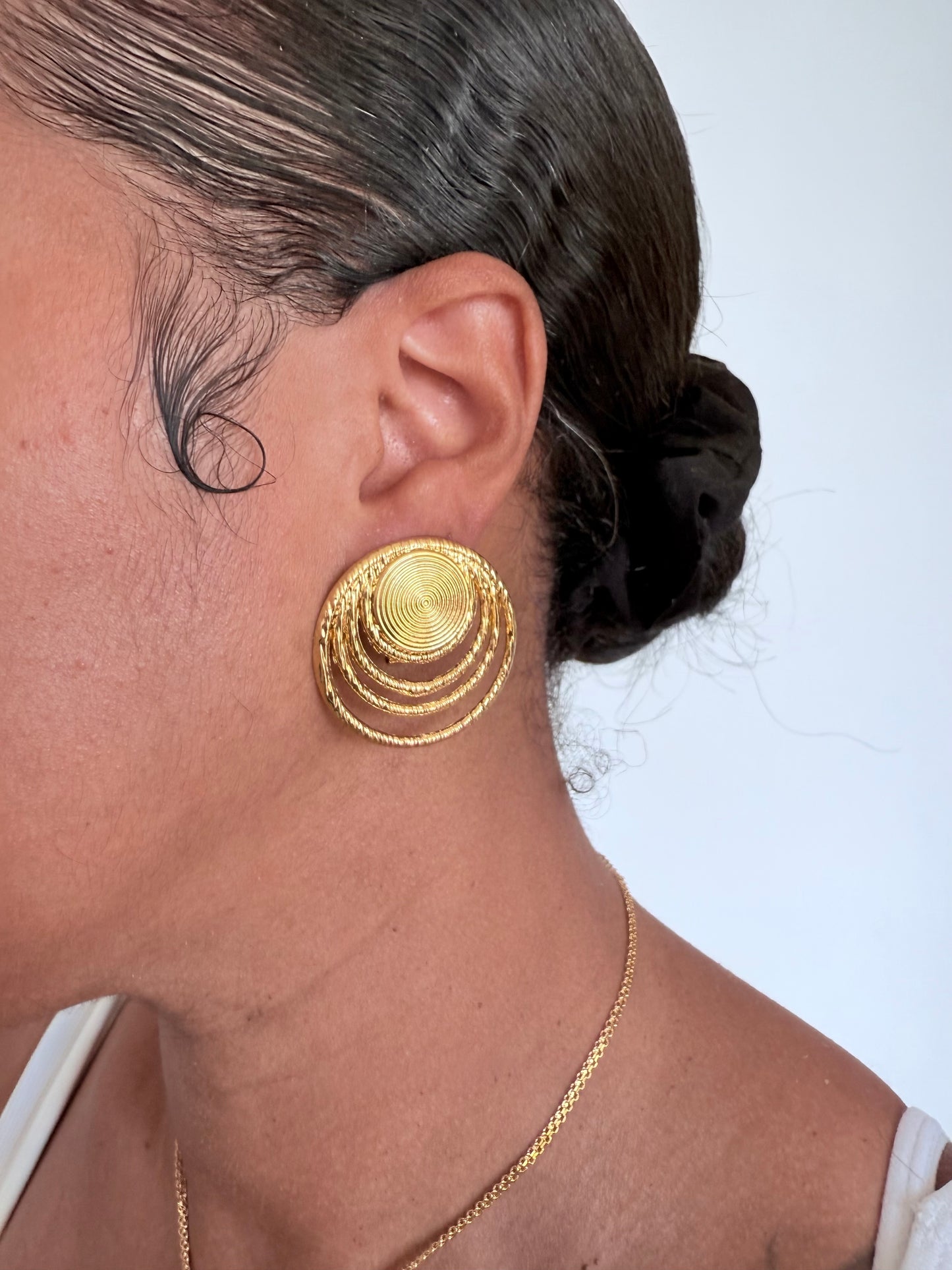 Boucle d'oreille fantaisie dorée