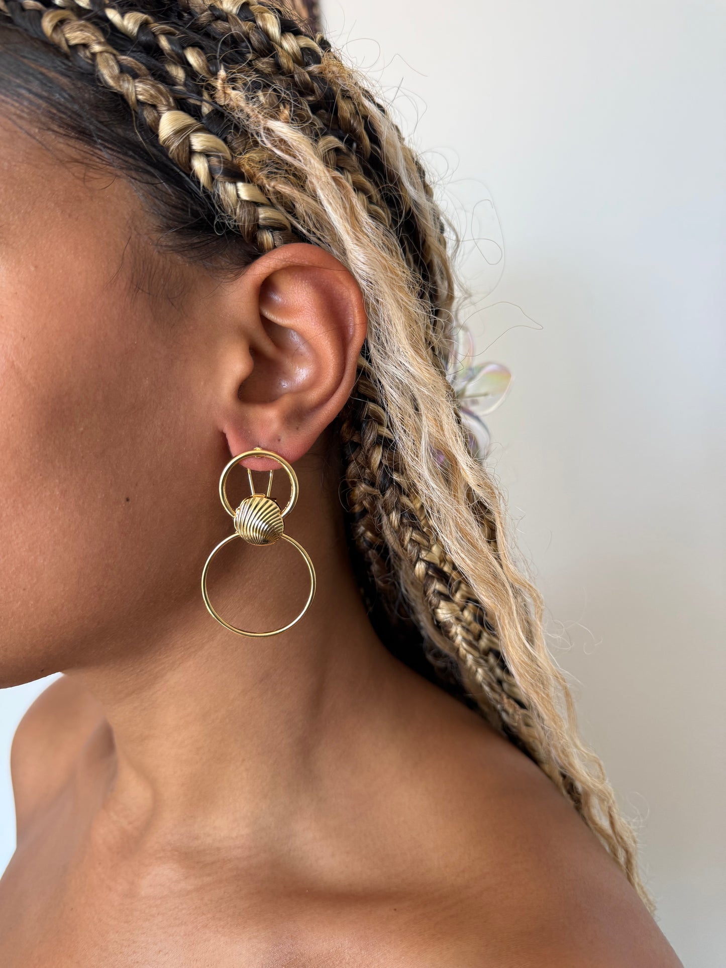 Boucle d'oreille fantaisie dorée