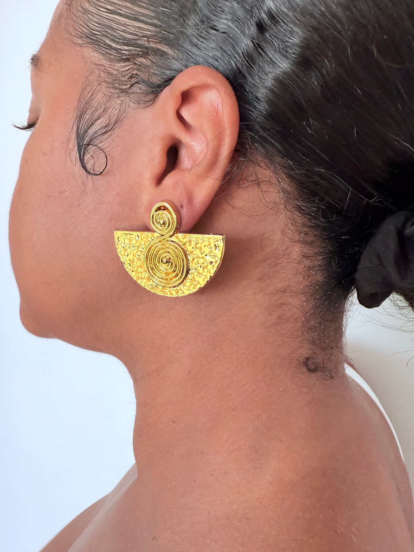 Boucle d'oreille fantaisie dorée