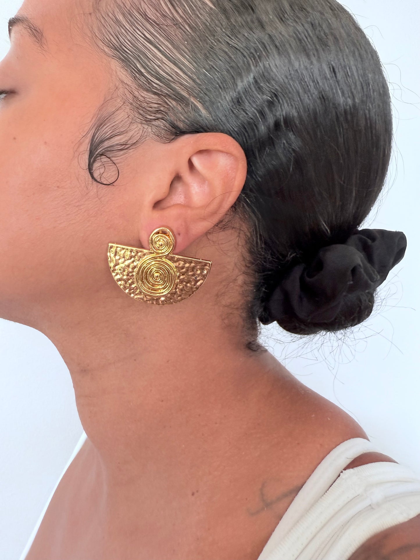 Boucle d'oreille fantaisie dorée