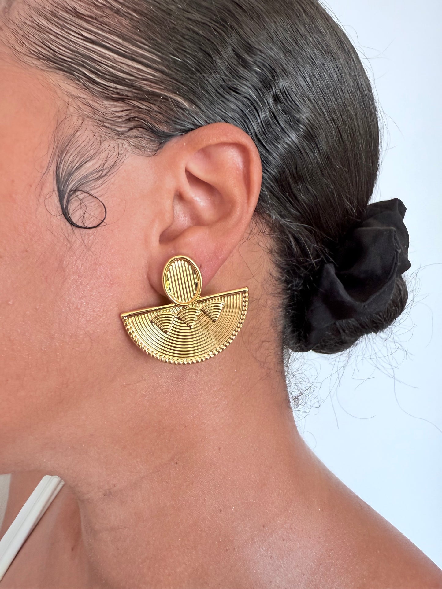 Boucle d'oreille fantaisie dorée