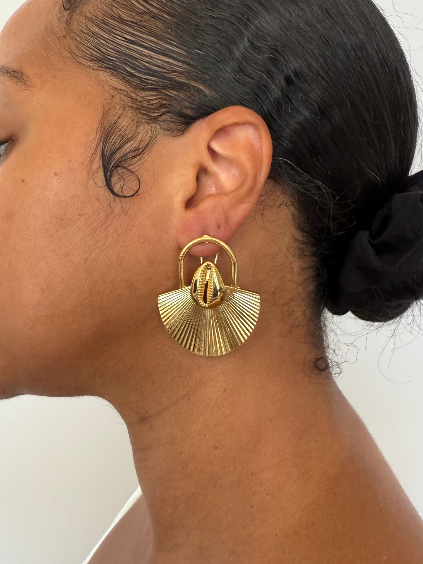 Boucle d'oreille fantaisie dorée