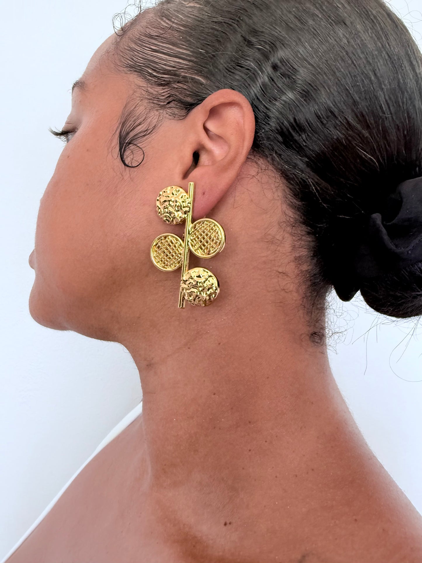 Boucle d'oreille fantaisie dorée