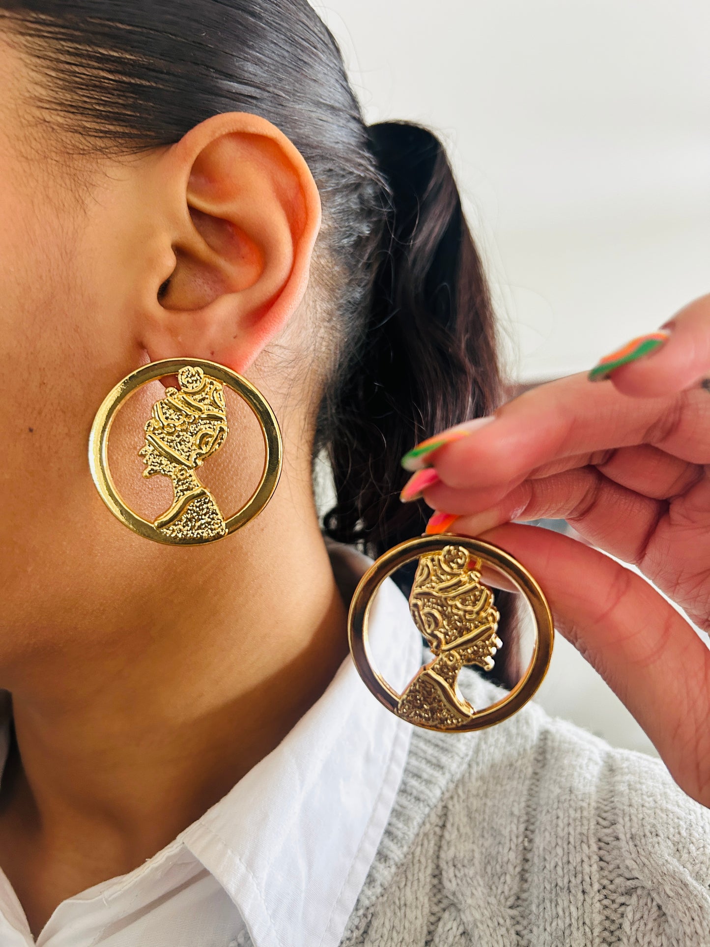 Boucle d'oreille fantaisie dorée ronde