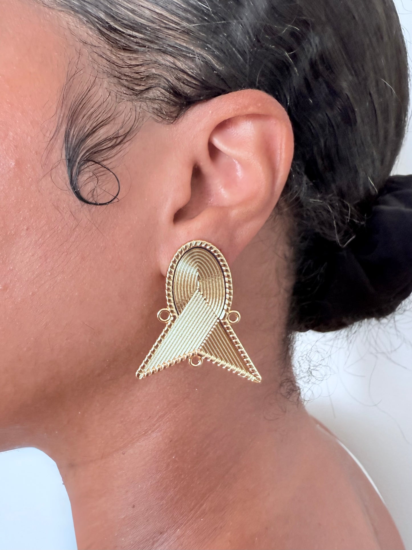 Boucle d'oreille fantaisie dorée