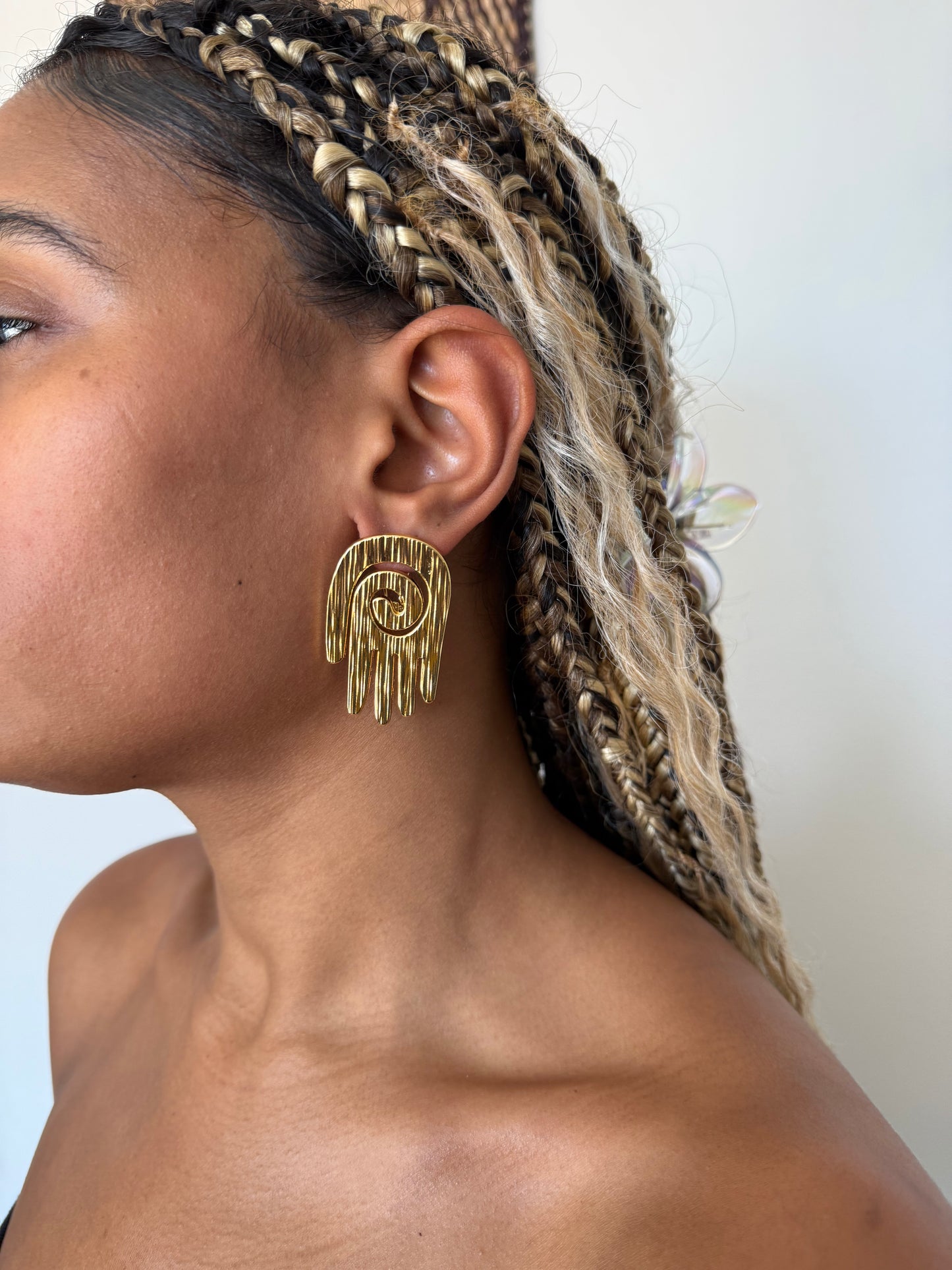 Boucle d'oreille fantaisie dorée