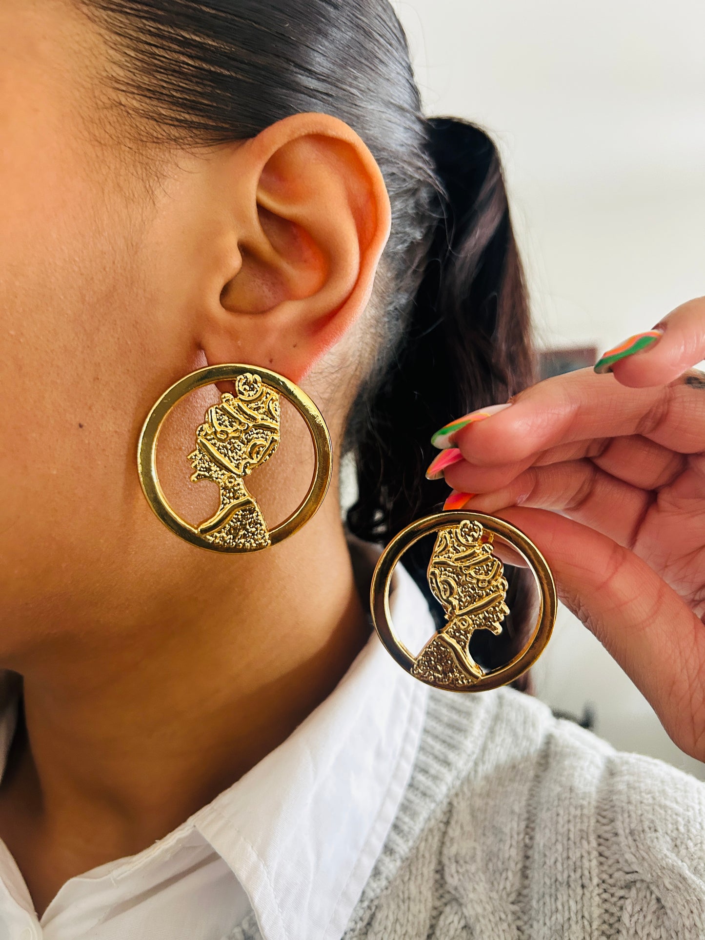 Boucle d'oreille fantaisie dorée ronde