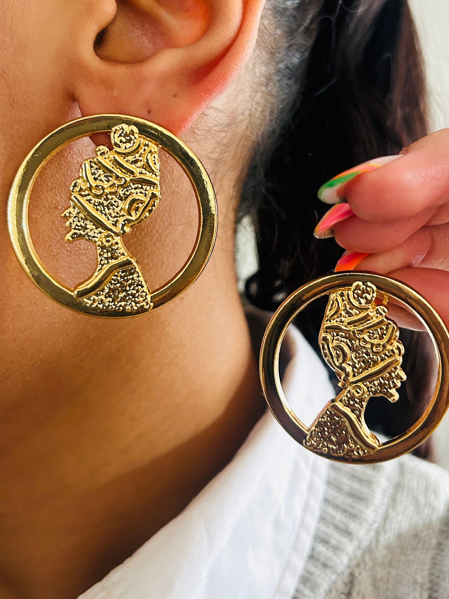 Boucle d'oreille fantaisie dorée ronde