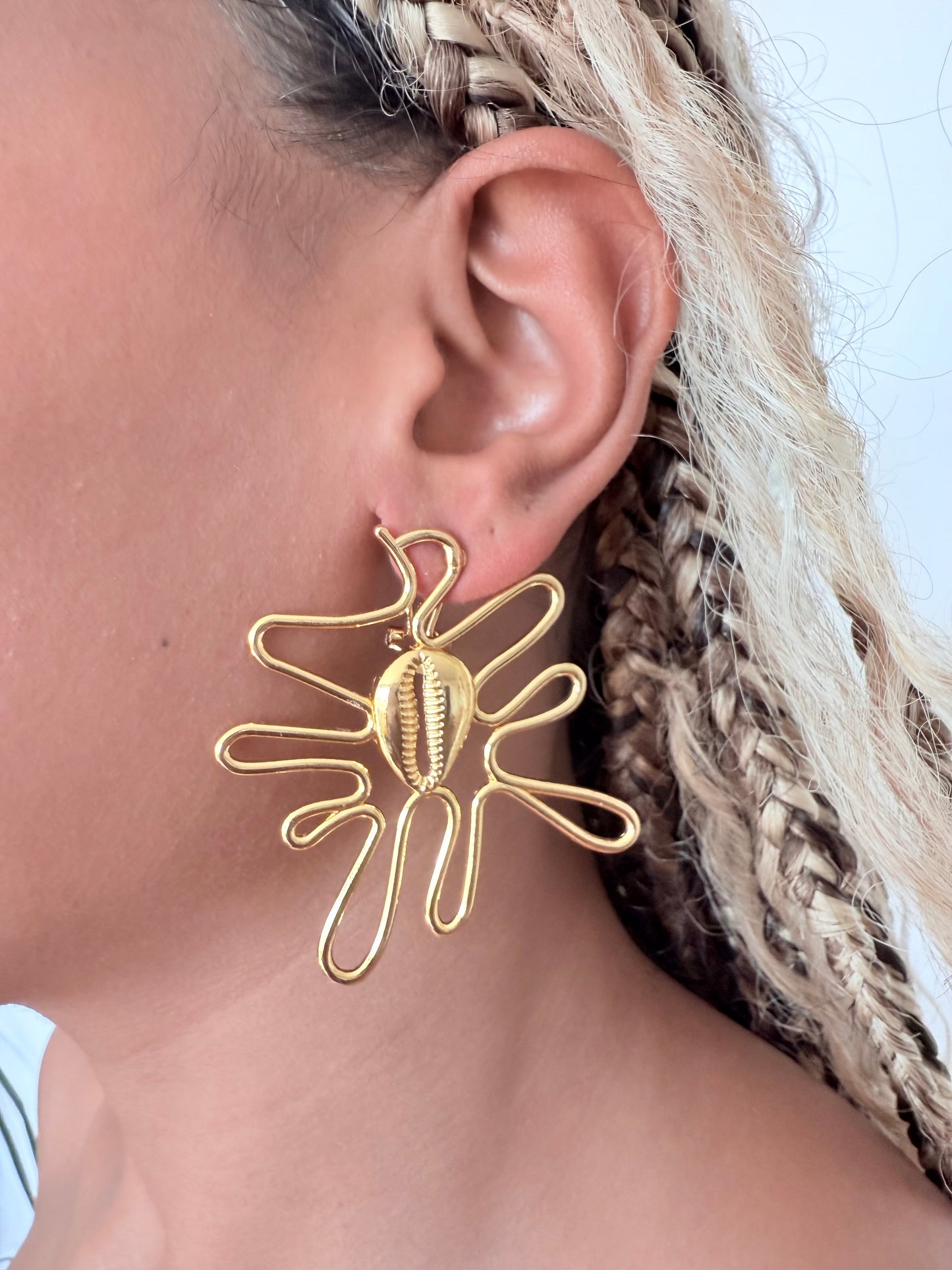 Boucle d'oreille fantaisie dorée