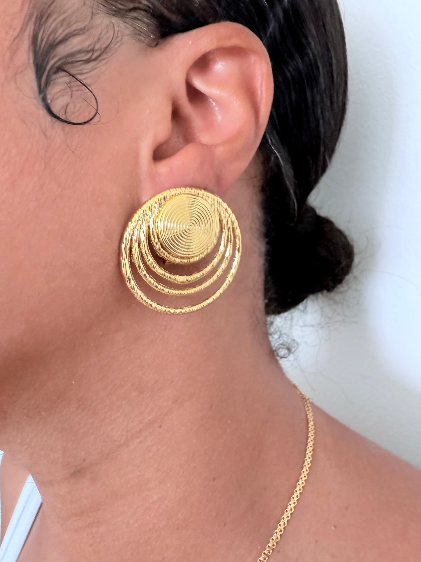 Boucle d'oreille fantaisie dorée