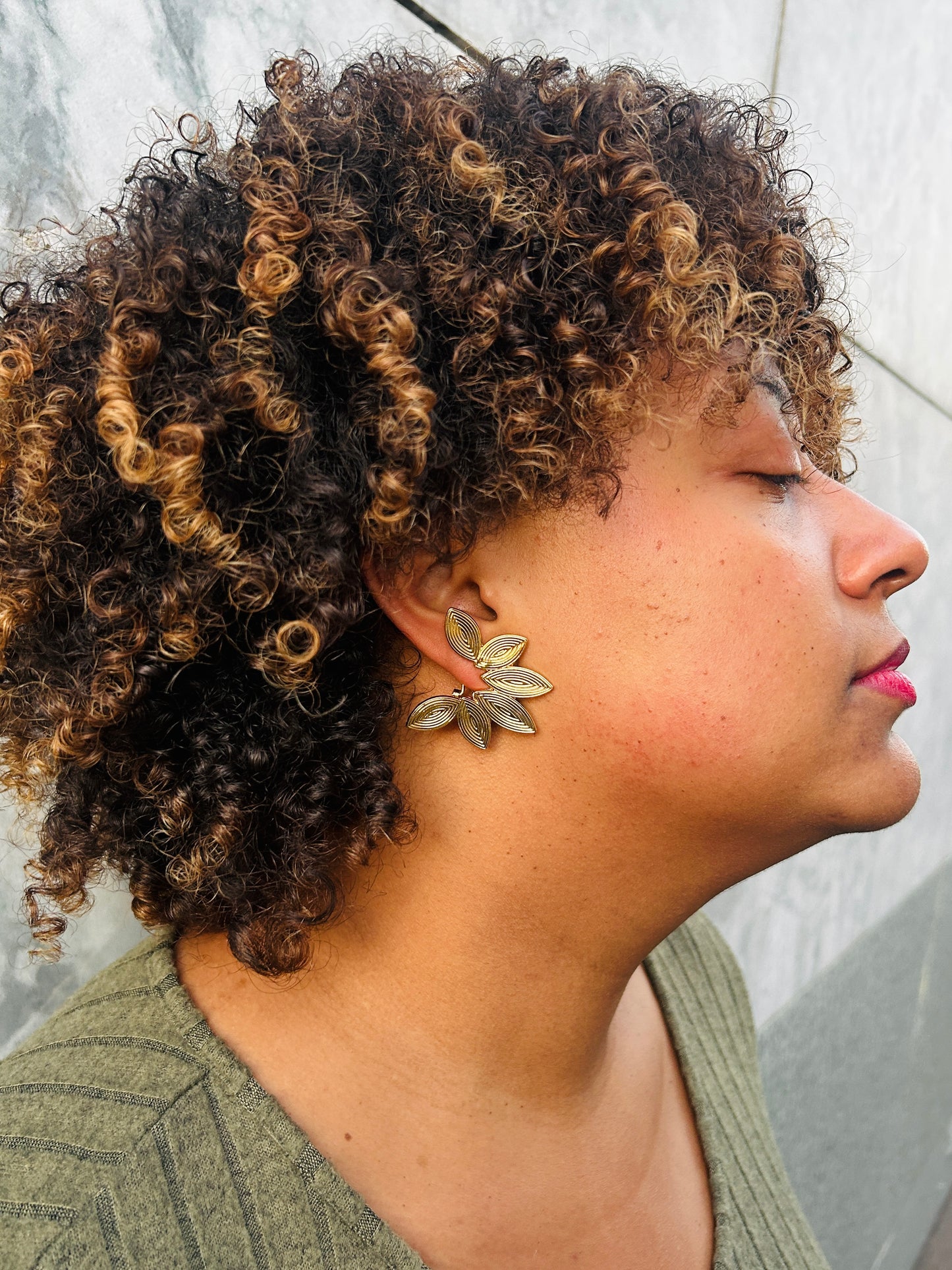 Boucle d'oreille fantaisie feuilles dorées