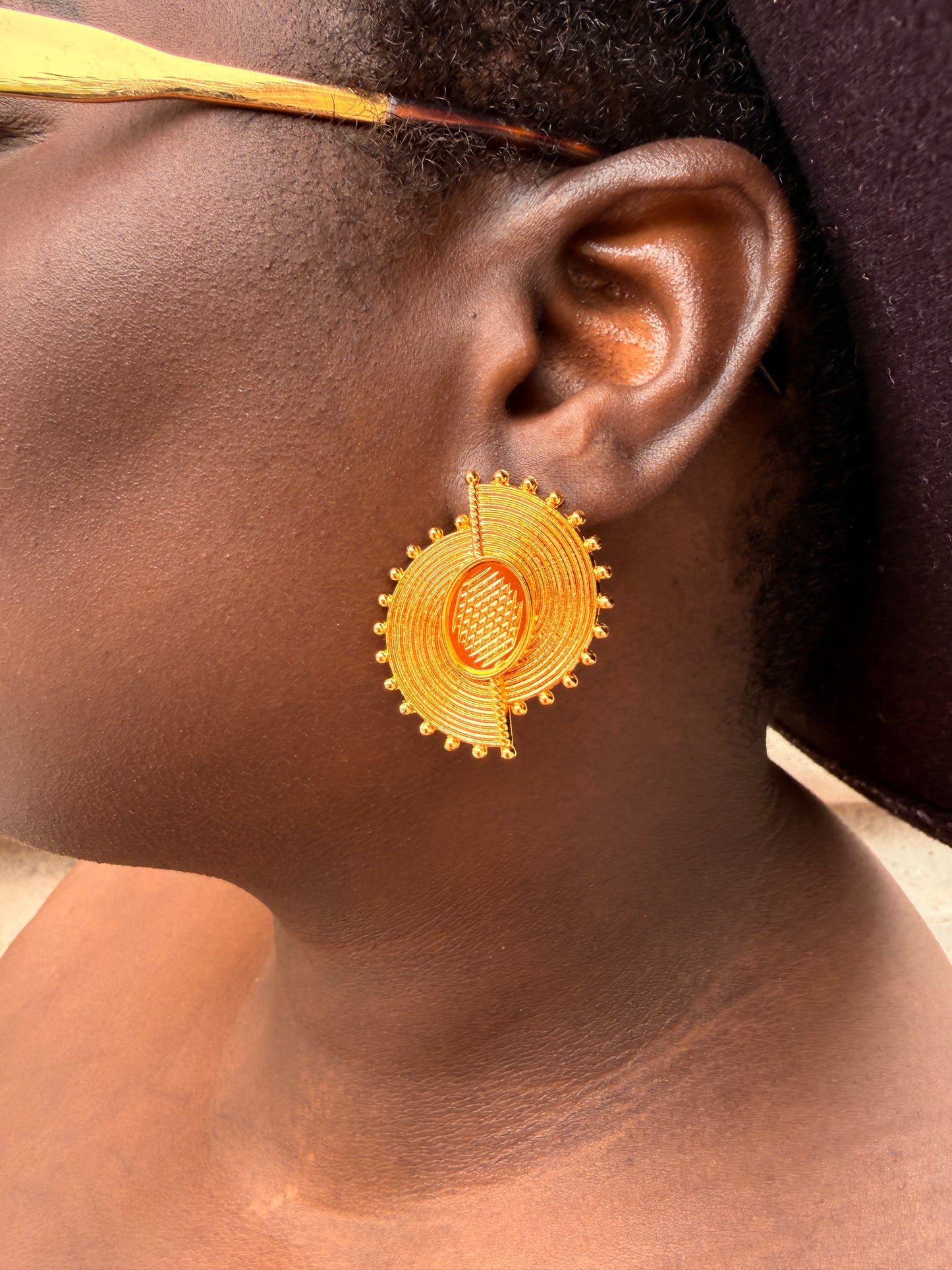 Boucles d’oreilles ethniques dorées Afro Chic