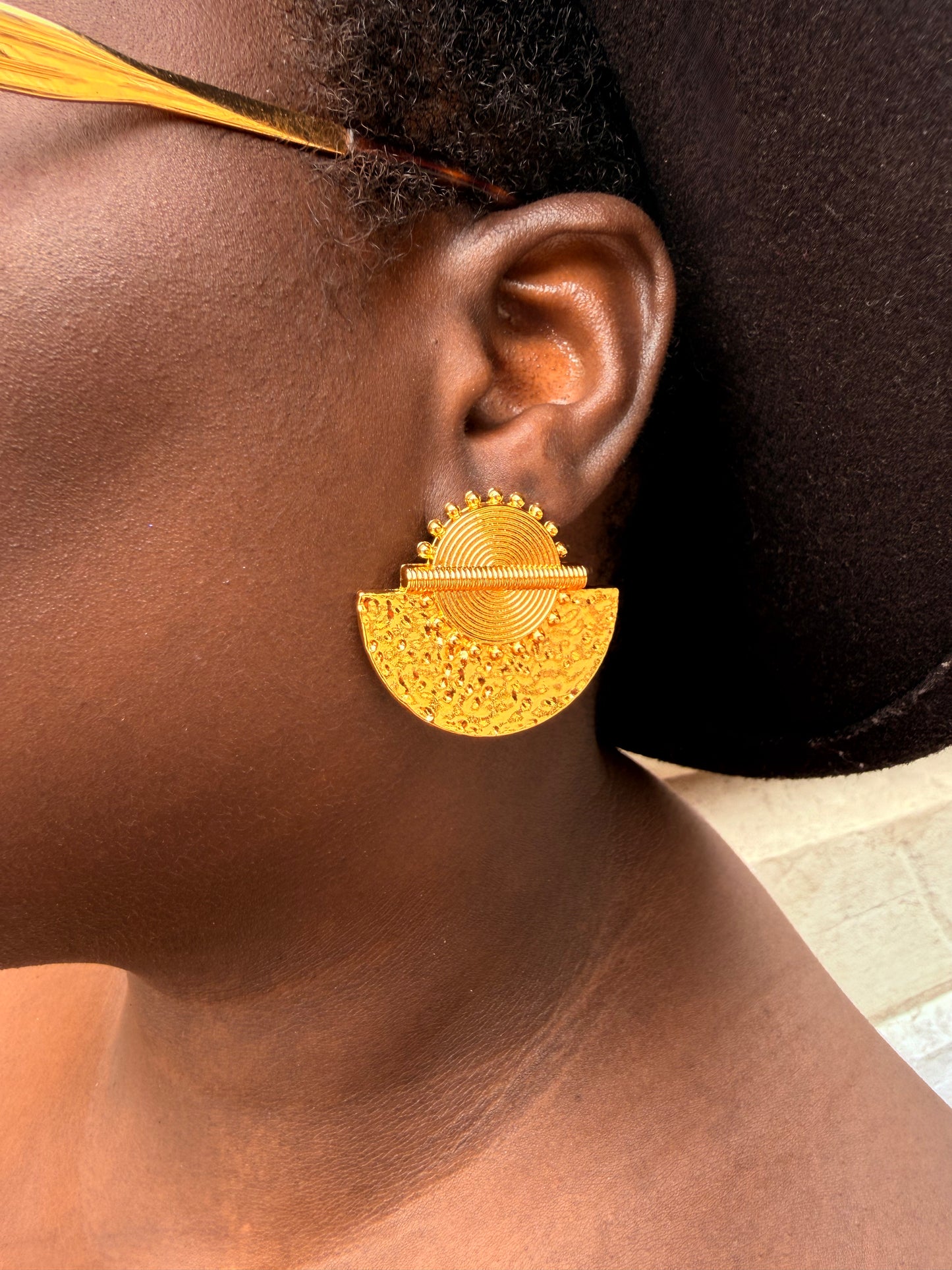 Boucles d’oreilles ethniques dorées Afro Chic