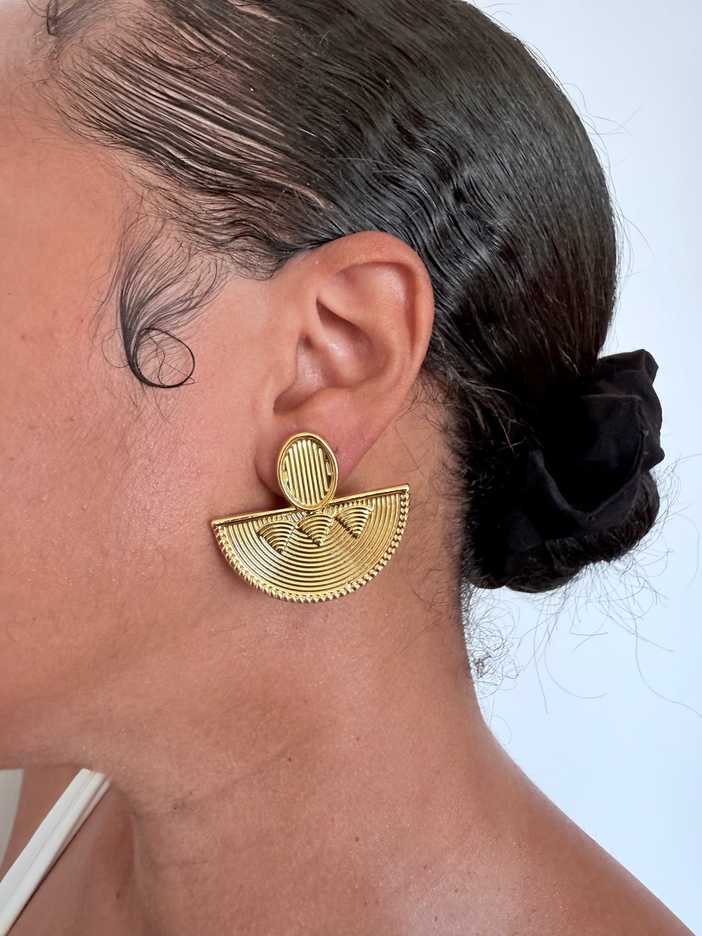 Boucle d'oreille fantaisie dorée