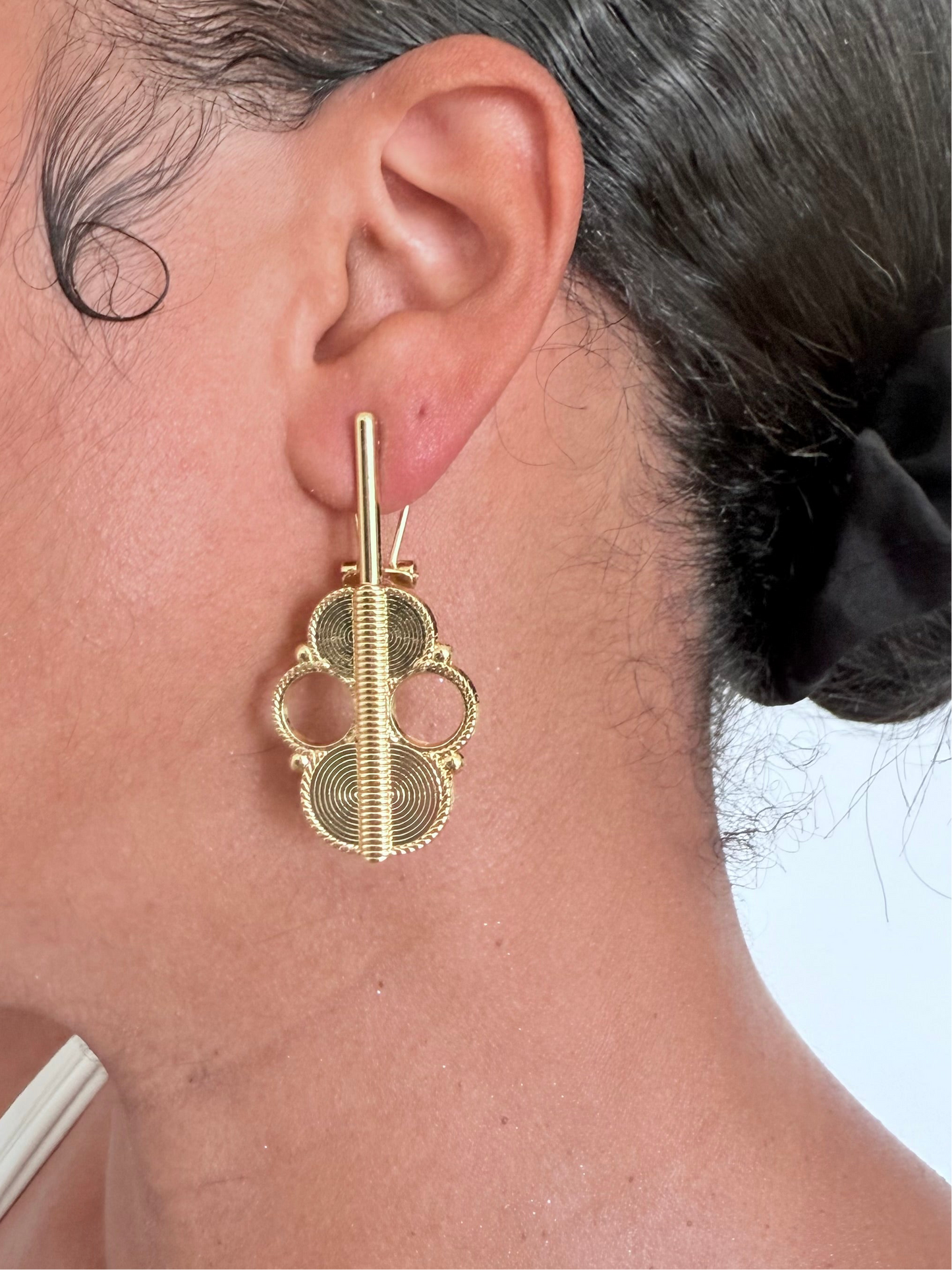 Boucle d'oreille fantaisie dorée