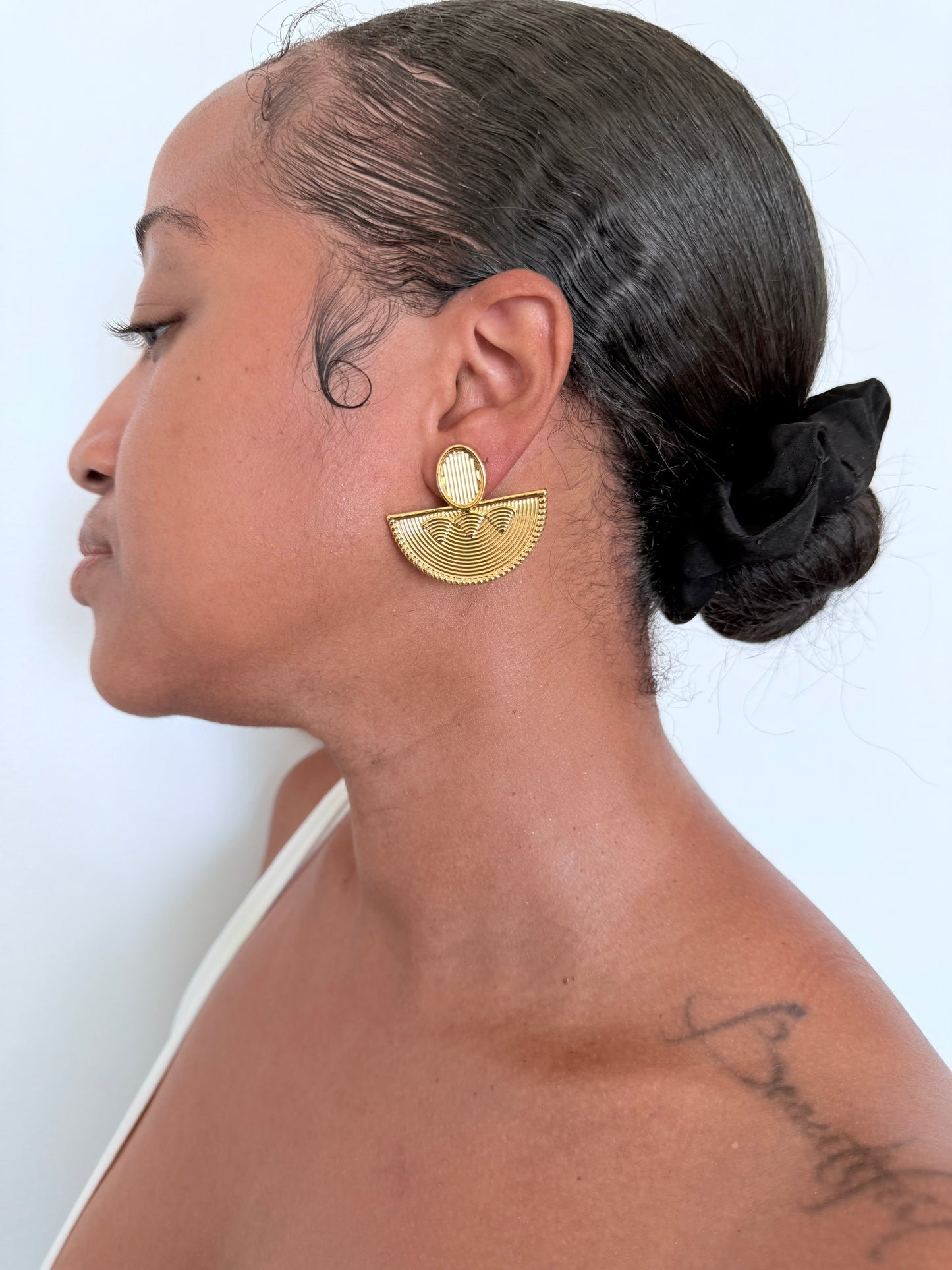 Boucle d'oreille fantaisie dorée