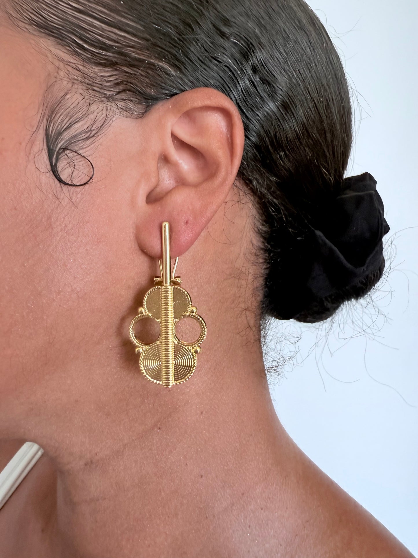 Boucle d'oreille fantaisie dorée