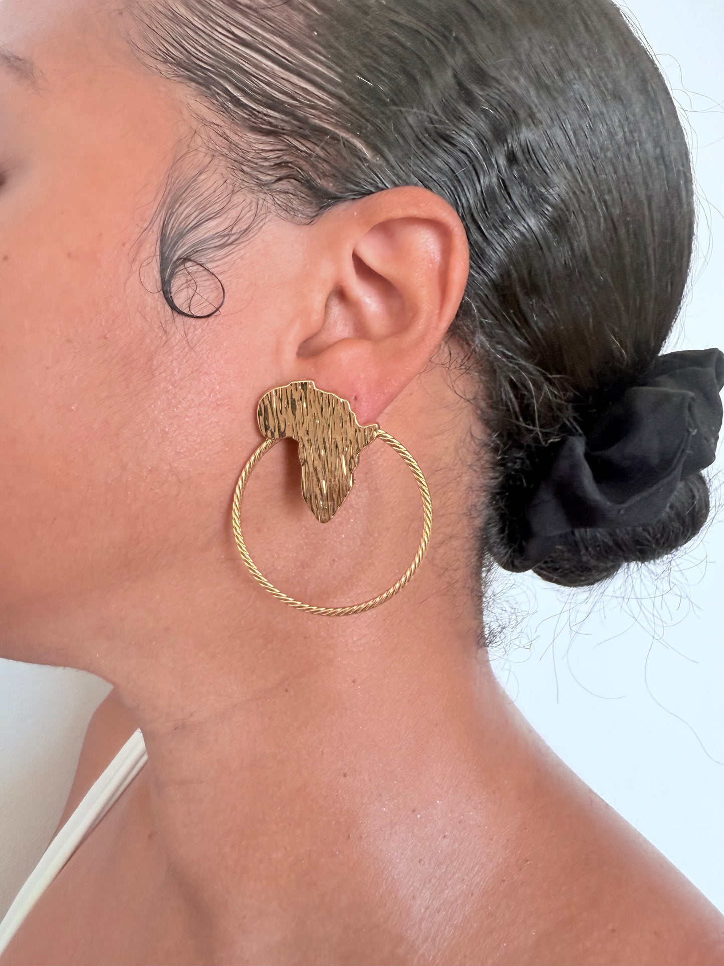 Boucle d'oreille fantaisie dorée