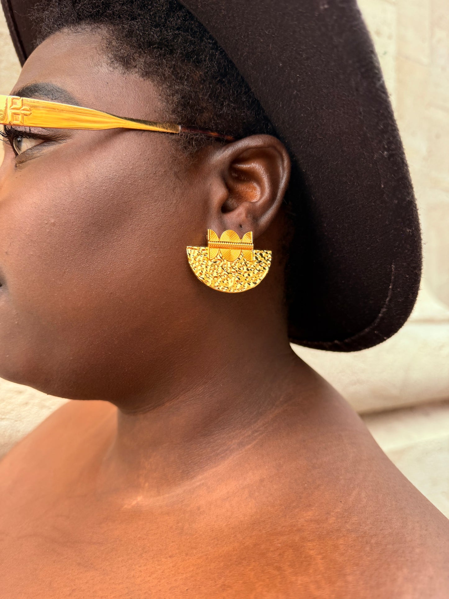Boucles d’oreilles ethniques dorées Afro Chic