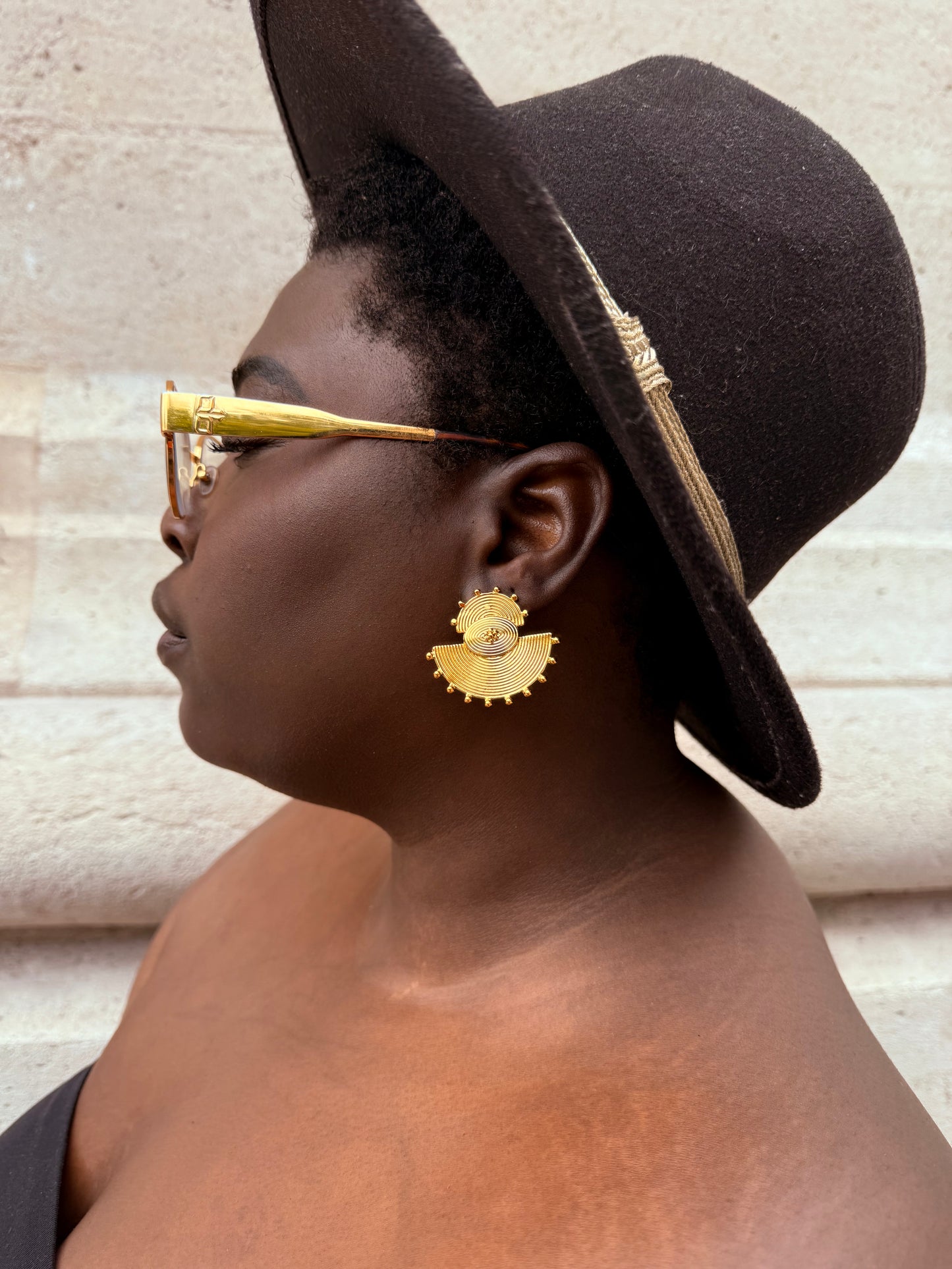 Boucles d’oreilles ethniques dorées Afro Chic