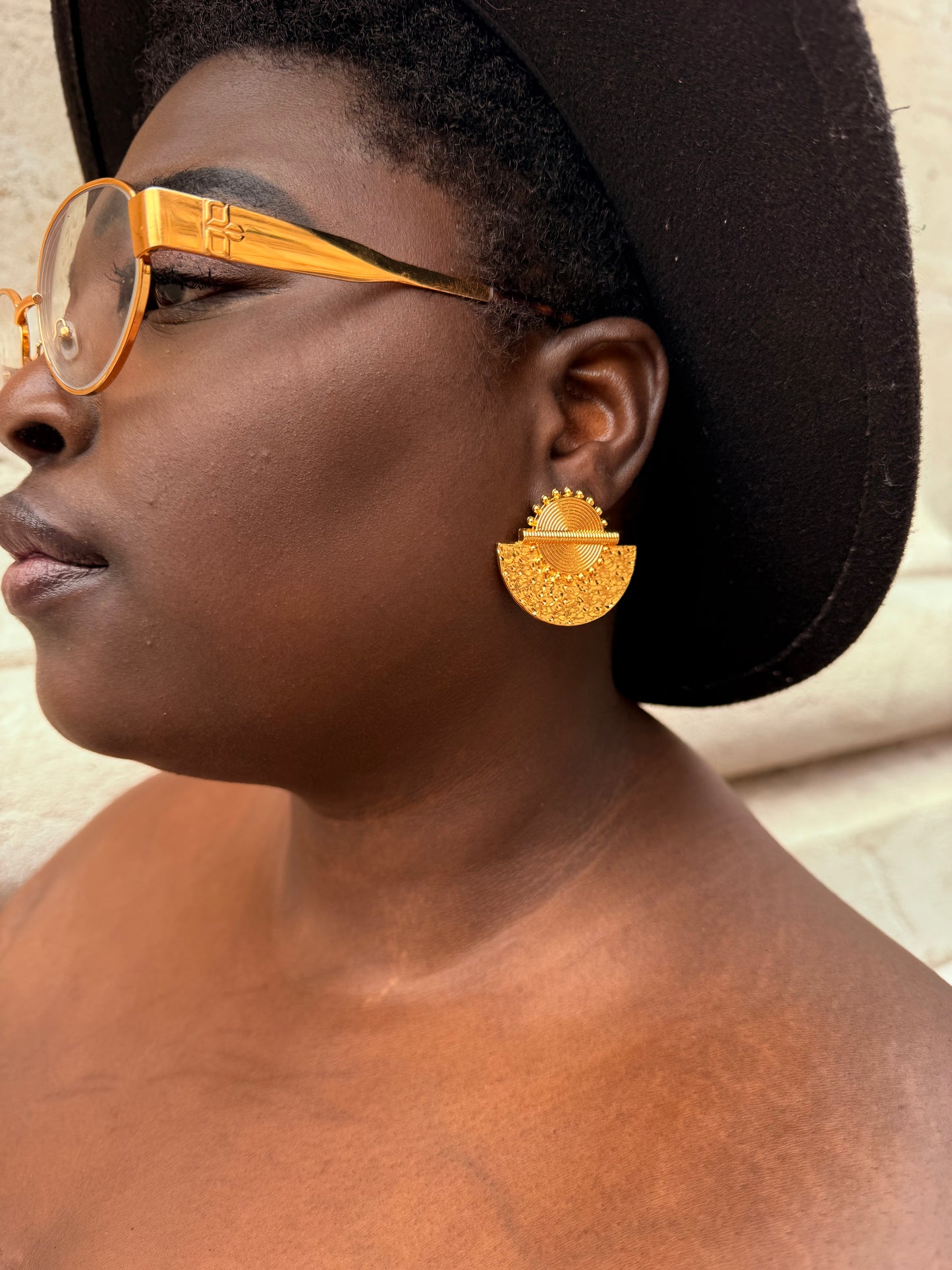 Boucles d’oreilles ethniques dorées Afro Chic