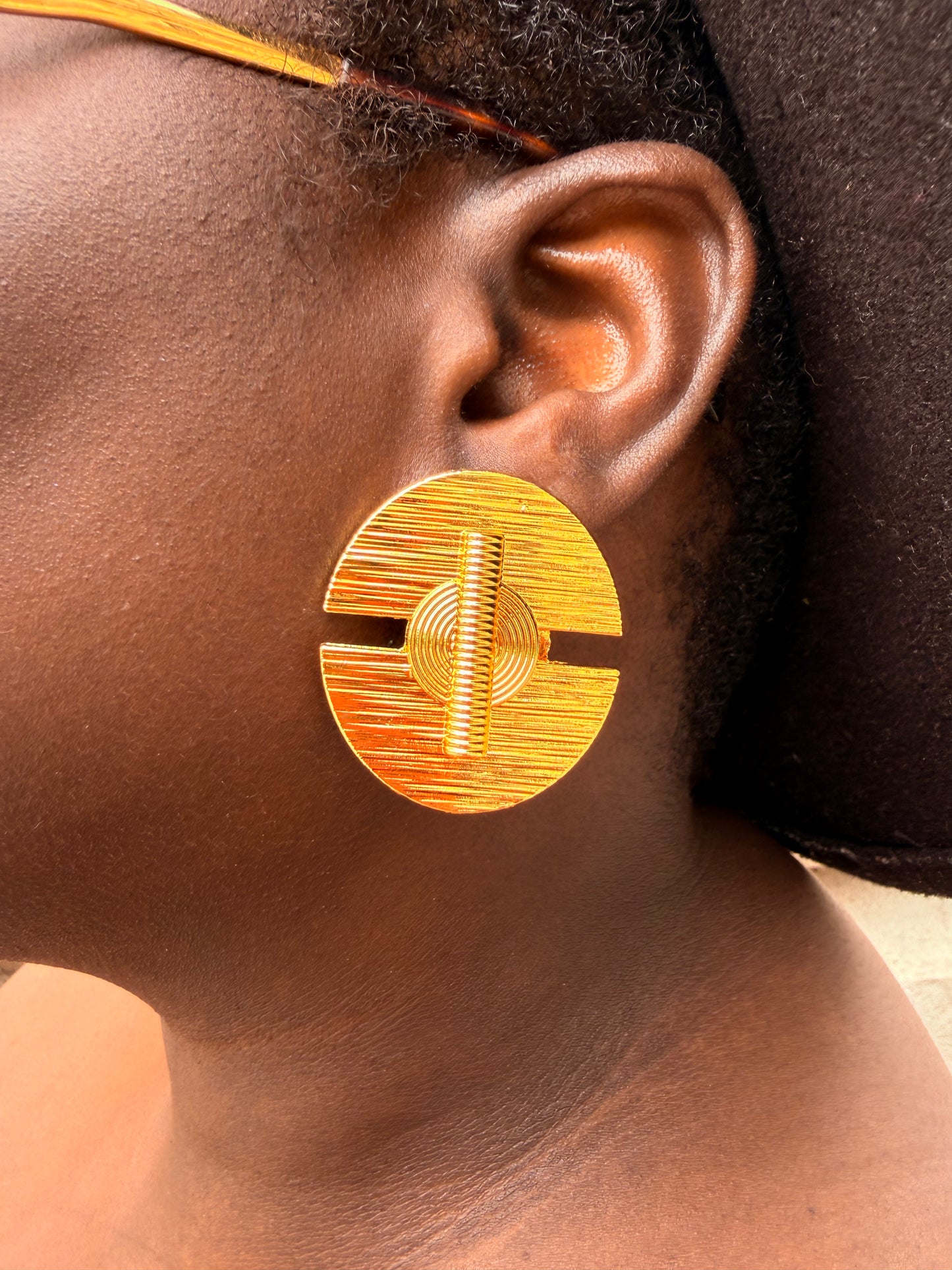 Boucles d’oreilles ethniques dorées Afro Chic